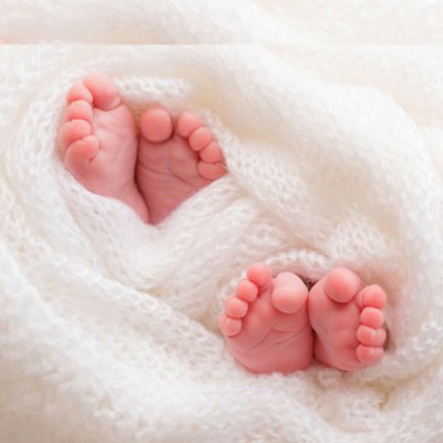 image pieds de bébé jumeaux 